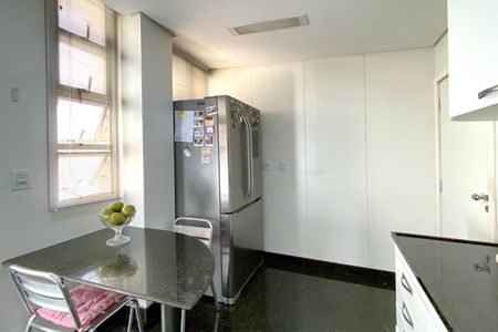 Apartamento à venda com 200m², 6 quartos e 4 vagasCozinha