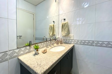 Apartamento à venda com 200m², 6 quartos e 4 vagasBanheiro Social