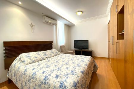 Apartamento à venda com 200m², 6 quartos e 4 vagasSuíte 1