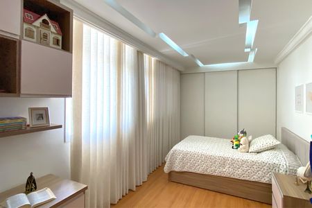 Apartamento à venda com 200m², 6 quartos e 4 vagasQuarto 2