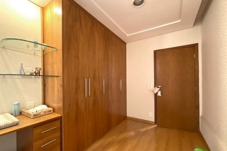 Apartamento à venda com 200m², 6 quartos e 4 vagasQuarto 