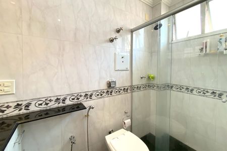 Apartamento à venda com 200m², 6 quartos e 4 vagasBanheiro da Suíte 2