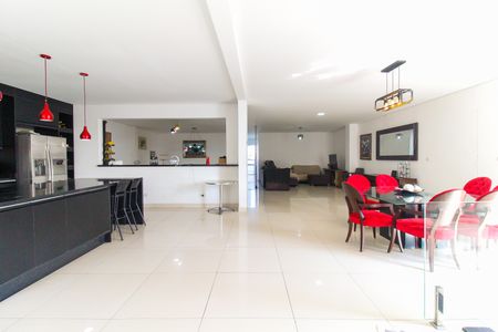 Casa para alugar com 450m², 4 quartos e 3 vagas Casa para alugar com 450m², 4 quartos e 3 vagasSala/Cozinha