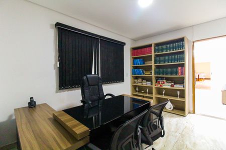 Casa para alugar com 450m², 4 quartos e 3 vagas Casa para alugar com 450m², 4 quartos e 3 vagasEscritório 1