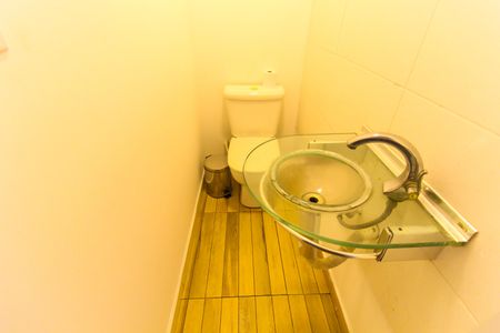 Casa para alugar com 450m², 4 quartos e 3 vagas Casa para alugar com 450m², 4 quartos e 3 vagasLavabo do Escritório 2