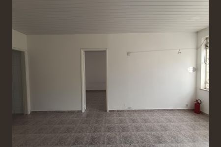 Casa à venda com 245m², 3 quartos e 2 vagasSala