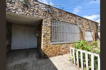 Casa à venda com 245m², 3 quartos e 2 vagasGaragem/Jardim