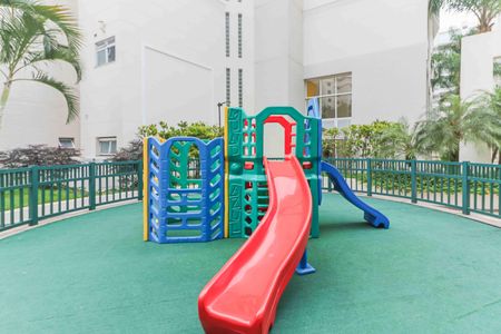 Apartamento à venda com 75m², 3 quartos e 2 vagas Apartamento à venda com 75m², 3 quartos e 2 vagasÁrea comum - Playground