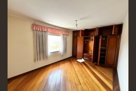 Casa à venda com 200m², 4 quartos e 3 vagasQuarto 3 Suite