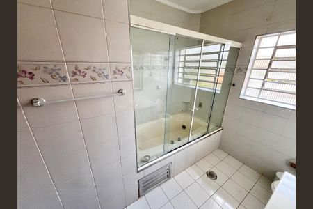 Casa à venda com 200m², 4 quartos e 3 vagasBanheiro