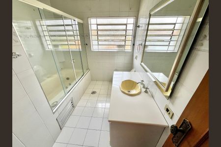Casa à venda com 200m², 4 quartos e 3 vagasBanheiro