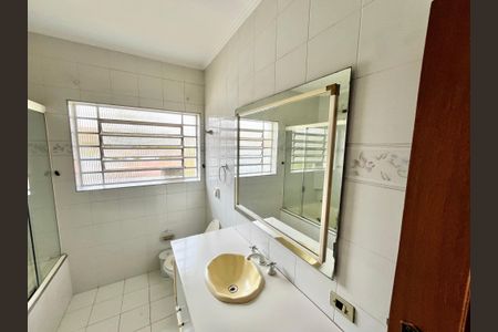 Casa à venda com 200m², 4 quartos e 3 vagasBanheiro