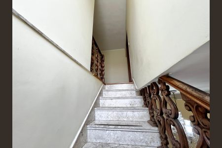 Casa à venda com 200m², 4 quartos e 3 vagasEscada