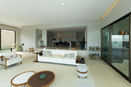Casa de condomínio para alugar com 500m², 4 quartos e 5 vagasSala de Estar