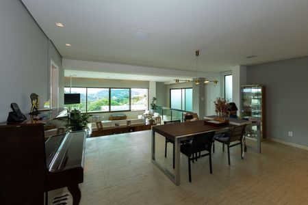 Casa de condomínio para alugar com 500m², 4 quartos e 5 vagasSala 2