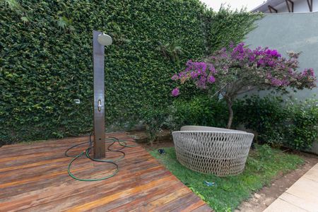 Casa de condomínio para alugar com 500m², 4 quartos e 5 vagasDucha