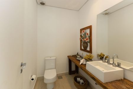 Casa de condomínio para alugar com 500m², 4 quartos e 5 vagasBanheiro da Suíte 2