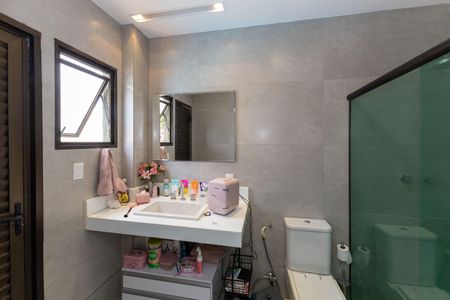 Casa de condomínio para alugar com 500m², 4 quartos e 5 vagasBanheiro da Suíte 3