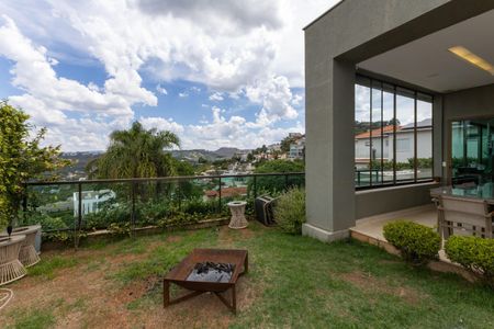 Casa de condomínio para alugar com 500m², 4 quartos e 5 vagasVista