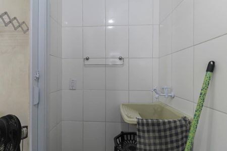 Banheiro  de casa para alugar com 1 quarto, 28m² em Cidade Continental, São Paulo