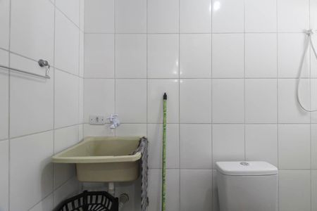 Banheiro  de casa para alugar com 1 quarto, 28m² em Cidade Continental, São Paulo