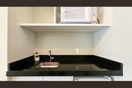 Cozinha de apartamento para alugar com 1 quarto, 37m² em Moema, São Paulo