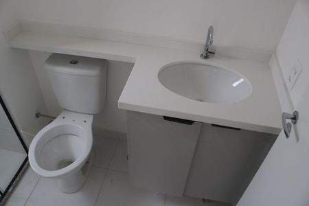 Banheiro de apartamento para alugar com 1 quarto, 27m² em Parque Industrial Tomas Edson, São Paulo