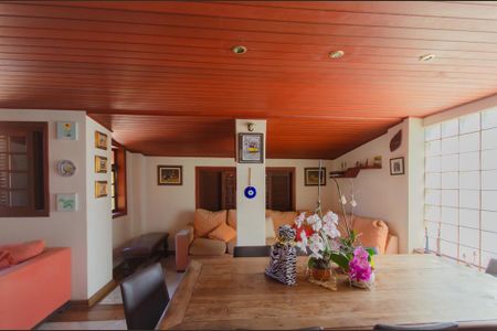 Casa à venda com 800m², 4 quartos e 6 vagasSala 1