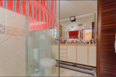 Casa à venda com 800m², 4 quartos e 6 vagasBanheiro da Suíte 1