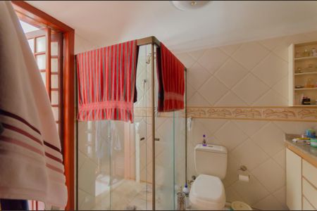 Casa à venda com 800m², 4 quartos e 6 vagasBanheiro da Suíte 1