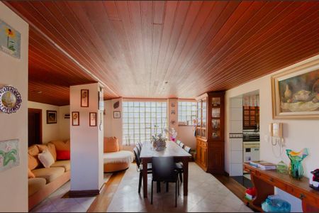 Casa à venda com 800m², 4 quartos e 6 vagasSala 1