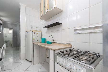 Cozinha de casa para alugar com 1 quarto, 25m² em Jardim Aeroporto, São Paulo