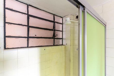 Banheiro de kitnet/studio para alugar com 1 quarto, 50m² em Santa Ifigênia, São Paulo