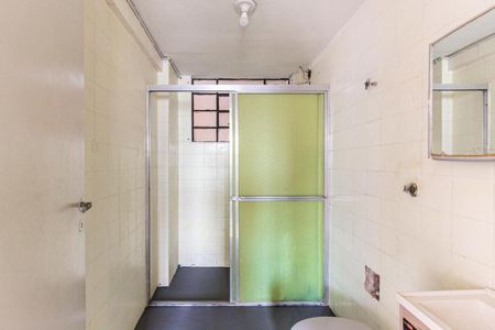 Banheiro de kitnet/studio para alugar com 1 quarto, 50m² em Santa Ifigênia, São Paulo