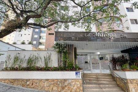 Apartamento à venda com 118m², 3 quartos e 2 vagasFachada + plaquinha