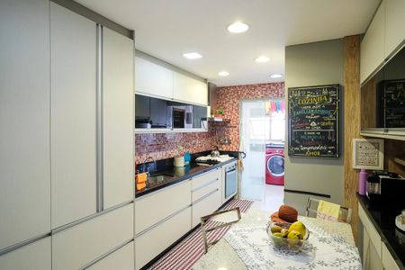 Apartamento à venda com 118m², 3 quartos e 2 vagasCozinha