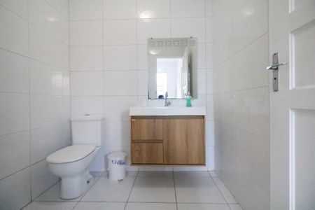 Casa à venda com 187m², 2 quartos e 2 vagas Casa à venda com 187m², 2 quartos e 2 vagasBanheiro