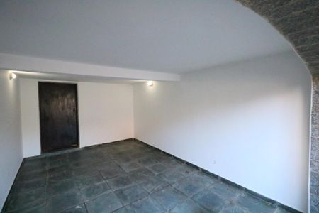 Casa à venda com 187m², 2 quartos e 2 vagas Casa à venda com 187m², 2 quartos e 2 vagasGaragem