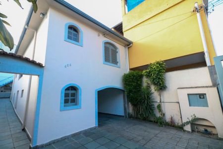 Casa à venda com 187m², 2 quartos e 2 vagas Casa à venda com 187m², 2 quartos e 2 vagasQuintal