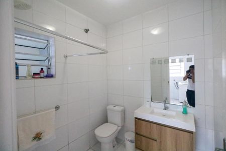 Casa à venda com 187m², 2 quartos e 2 vagas Casa à venda com 187m², 2 quartos e 2 vagasBanheiro