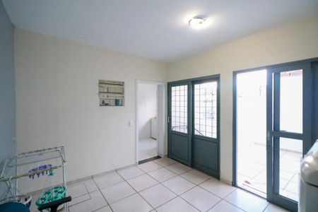 Casa à venda com 187m², 2 quartos e 2 vagas Casa à venda com 187m², 2 quartos e 2 vagasÁrea de Serviço