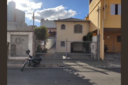 Casa à venda com 187m², 2 quartos e 2 vagas Casa à venda com 187m², 2 quartos e 2 vagasFachada