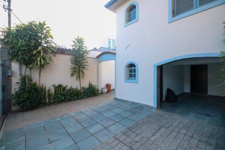 Casa à venda com 187m², 2 quartos e 2 vagas Casa à venda com 187m², 2 quartos e 2 vagasQuintal