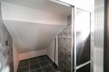 Casa à venda com 187m², 2 quartos e 2 vagas Casa à venda com 187m², 2 quartos e 2 vagasBanheiro da Garagem