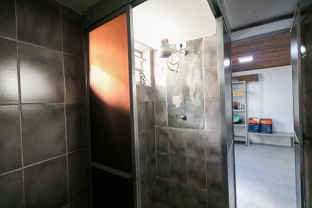 Casa à venda com 187m², 2 quartos e 2 vagas Casa à venda com 187m², 2 quartos e 2 vagasBanheiro da Garagem