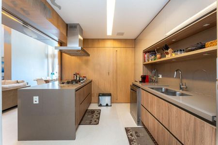 Apartamento à venda com 185m², 3 quartos e 3 vagas