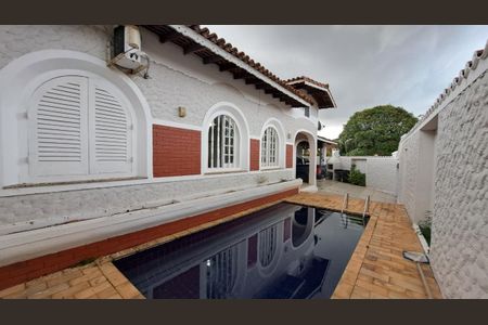 Casa à venda com 154m², 3 quartos e 4 vagas