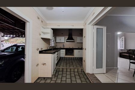 Casa à venda com 154m², 3 quartos e 4 vagas