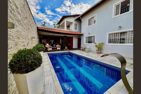 Casa à venda com 412m², 6 quartos e 4 vagas