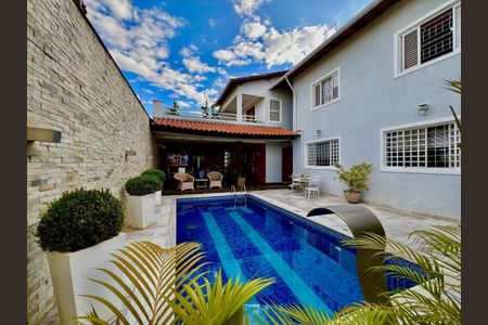 Casa à venda com 412m², 6 quartos e 4 vagas